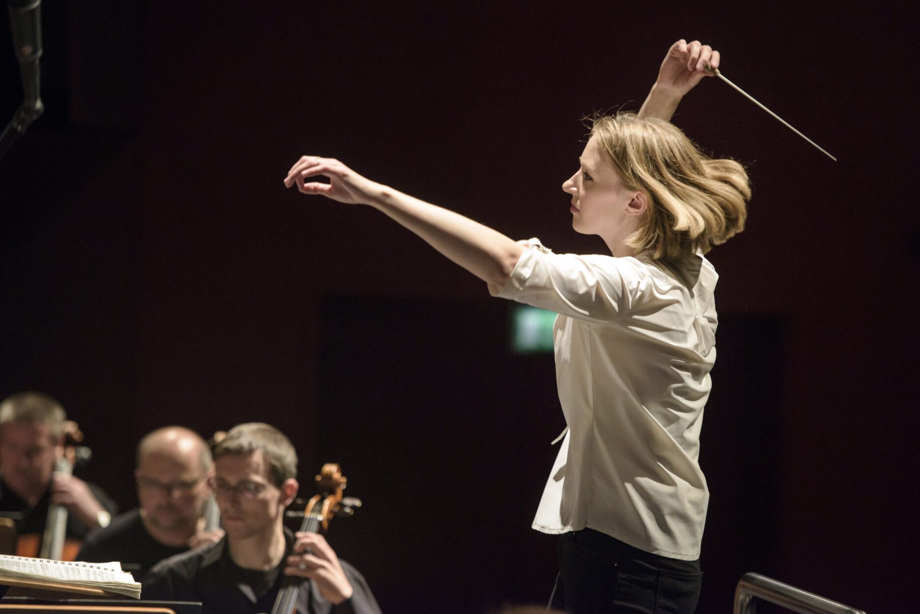 Portraitfoto der Dirigentin Joana Mallwitz